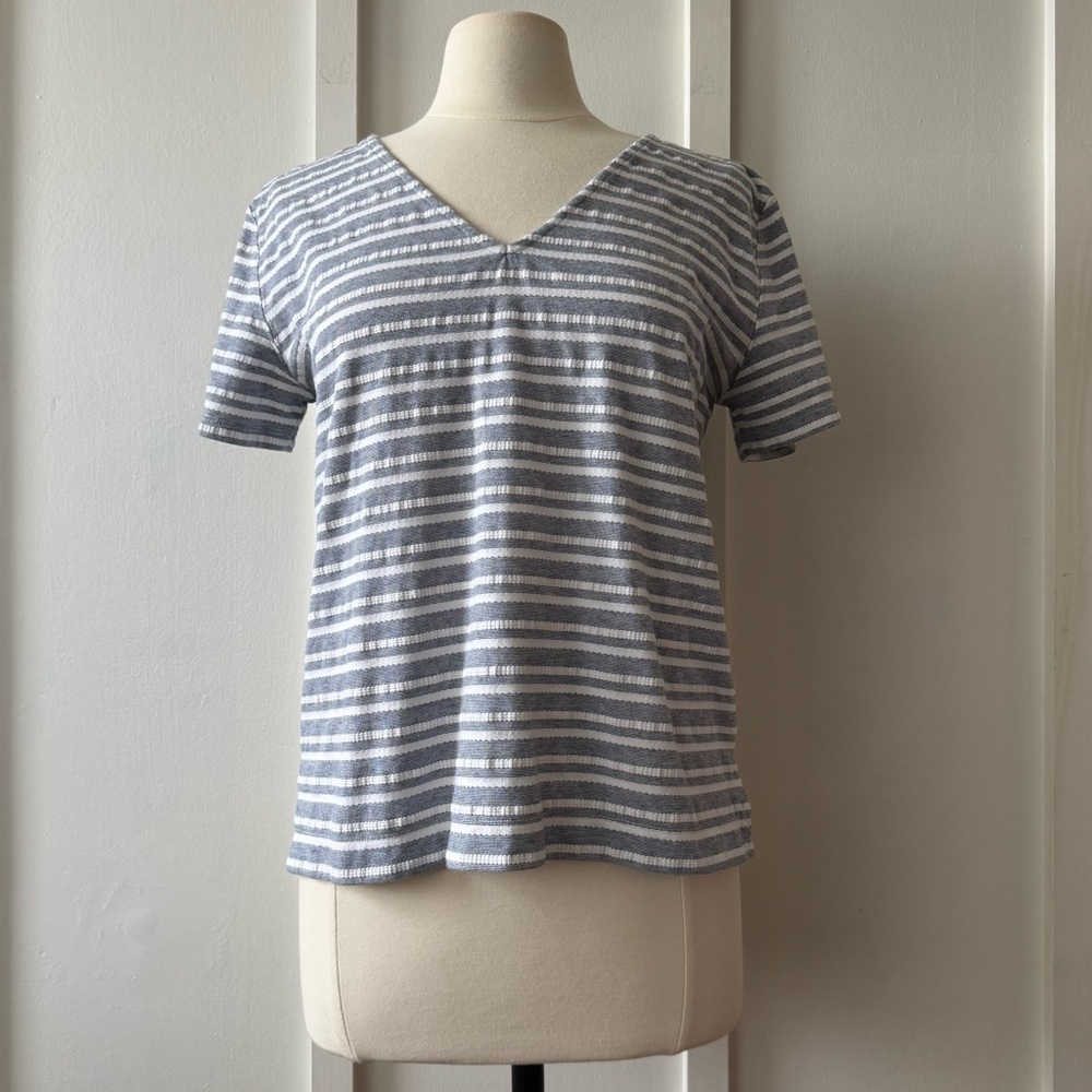 LOFT Blue/Gray & White Textured Stripe V-Neck Tee – Size Medium